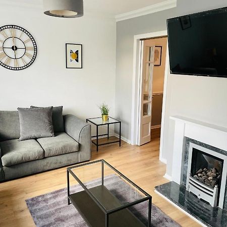 Wolverhampton Large 3 Bedrooms 5 Bed House Perfect For Short & Long Stays Contractors Business Nhs Insurance 1 Bathroom And Separate Wc Private Garden Driveway For 2 Large Vehicles Close To City Centre M6 M54 And Walsall Willenhall Cannock Property Екстер'єр фото