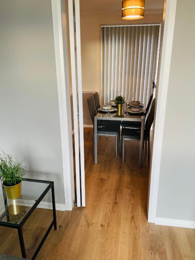 Wolverhampton Large 3 Bedrooms 5 Bed House Perfect For Short & Long Stays Contractors Business Nhs Insurance 1 Bathroom And Separate Wc Private Garden Driveway For 2 Large Vehicles Close To City Centre M6 M54 And Walsall Willenhall Cannock Property Екстер'єр фото